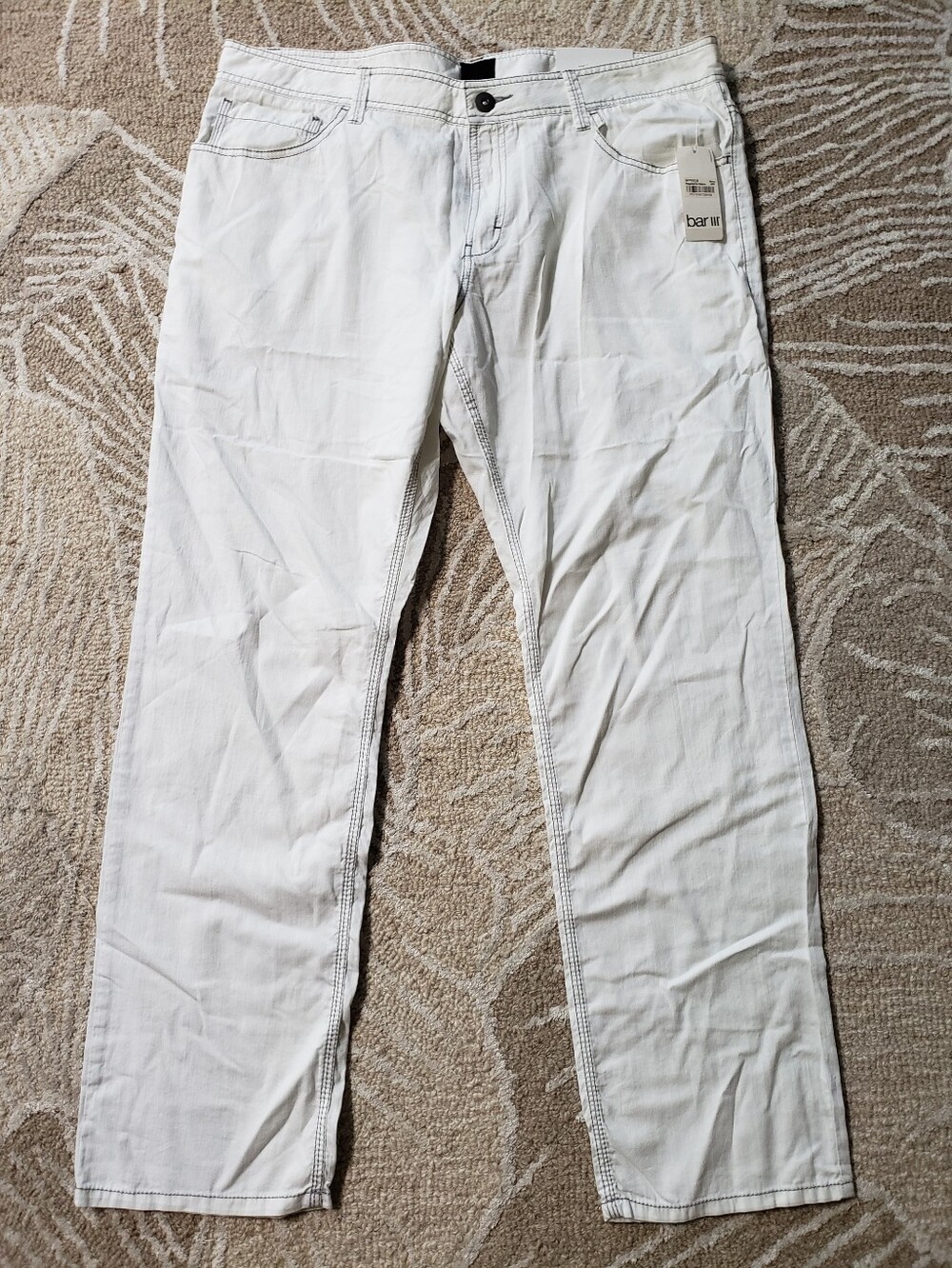 Bar III Men Cotton White Pants with Contrast Stitching. NWT Sz.38/32